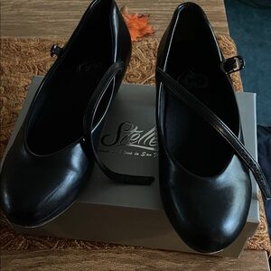 Girls size 4 black leather dancing shoes